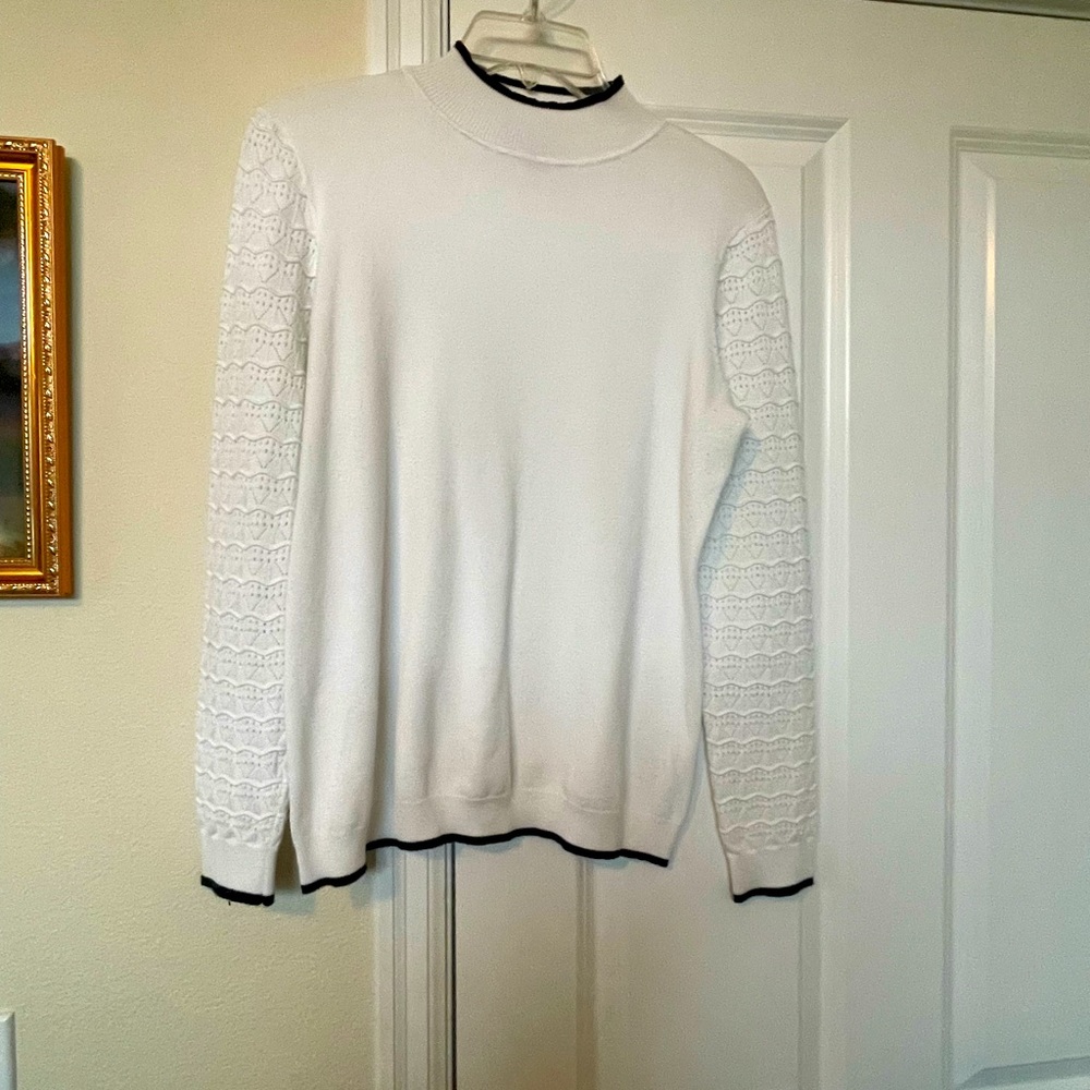 Carolyn Taylor size small white cream with black trim.